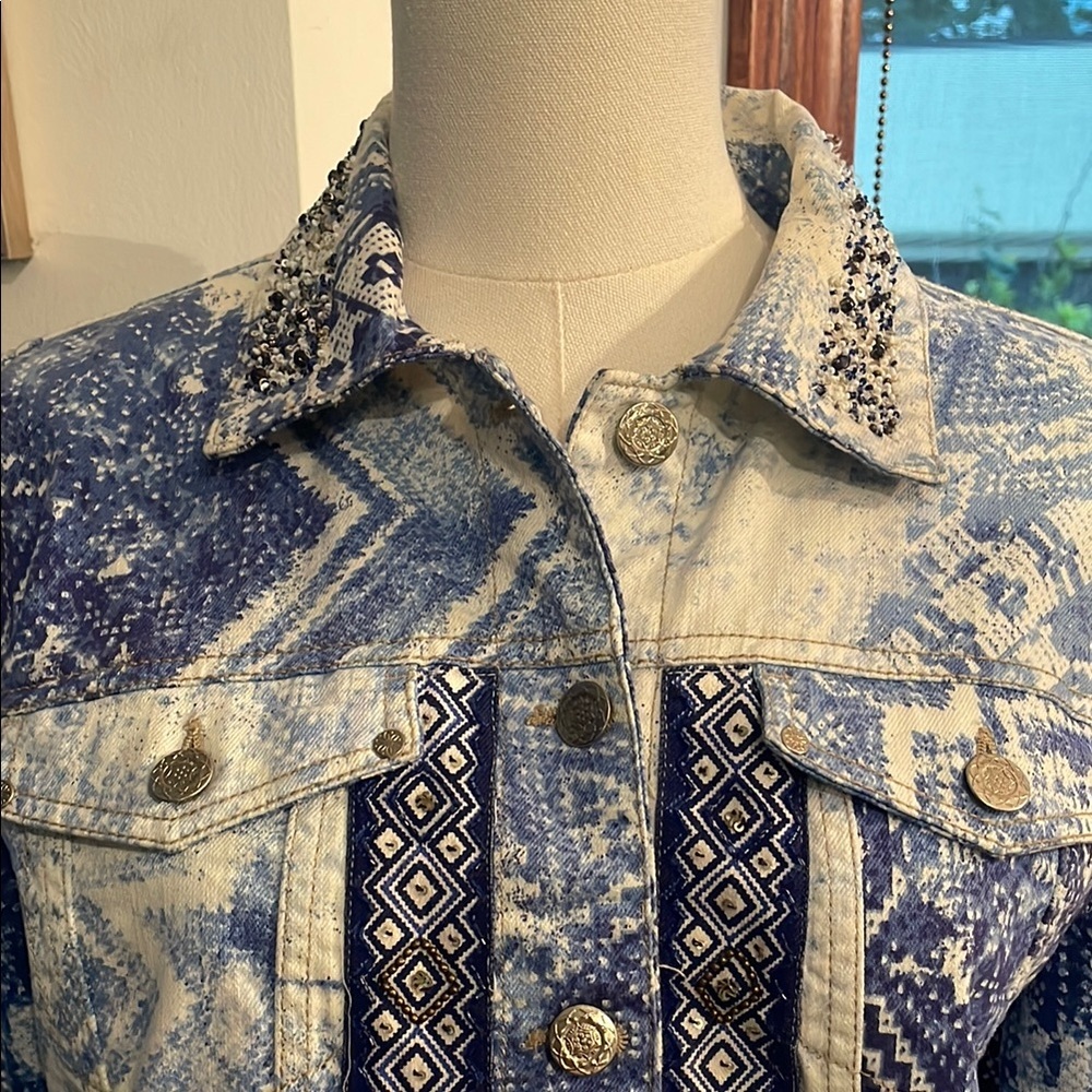 Chico’s Embroidered Embellished Blue Patterned Women's Jacket Size 1 Cropped - Picture 2 of 8